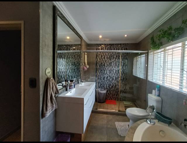 3 BEDROOM HOUSE FOR SALE IN VANDERBIJLPARK SW 2